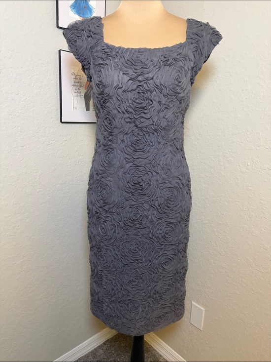 Adrianna Papell Dresses & Skirts - Adrianna Papell grey rosette midi sheath dress capped sleeves size 4